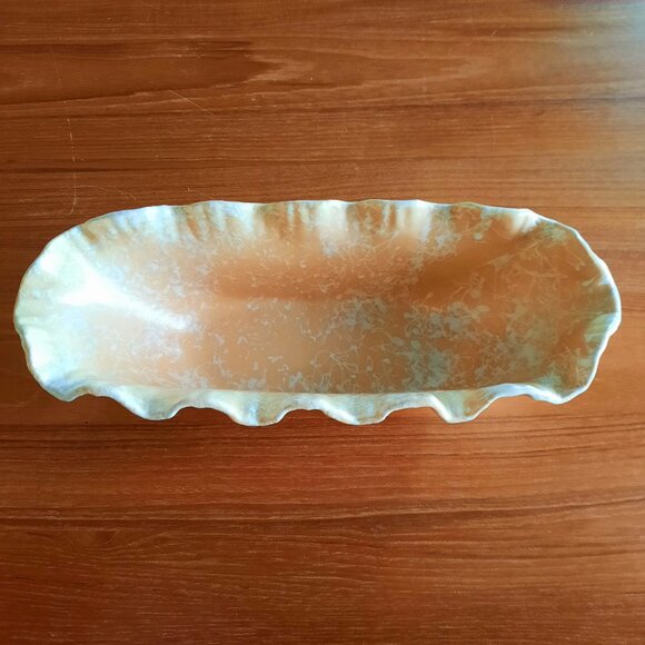 Large Shawnee Cameo Splatter Planter (#2506) in Peach, 13 3/4" L x 5 1/4"W - Picture 8 of 10